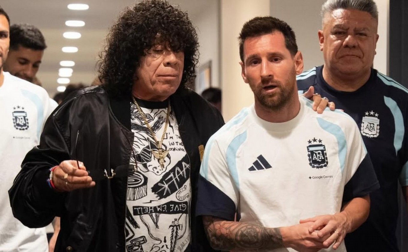 La Mona cumplió su sueño: conoció a Messi y a toda la Selección
