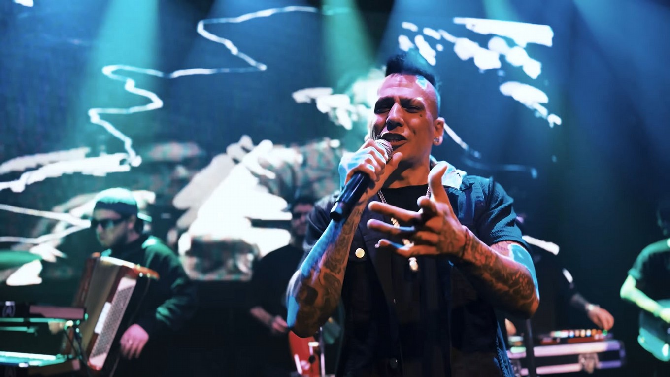 “Esquizofrenia”: así suena la nueva canción de Monada grabada en vivo