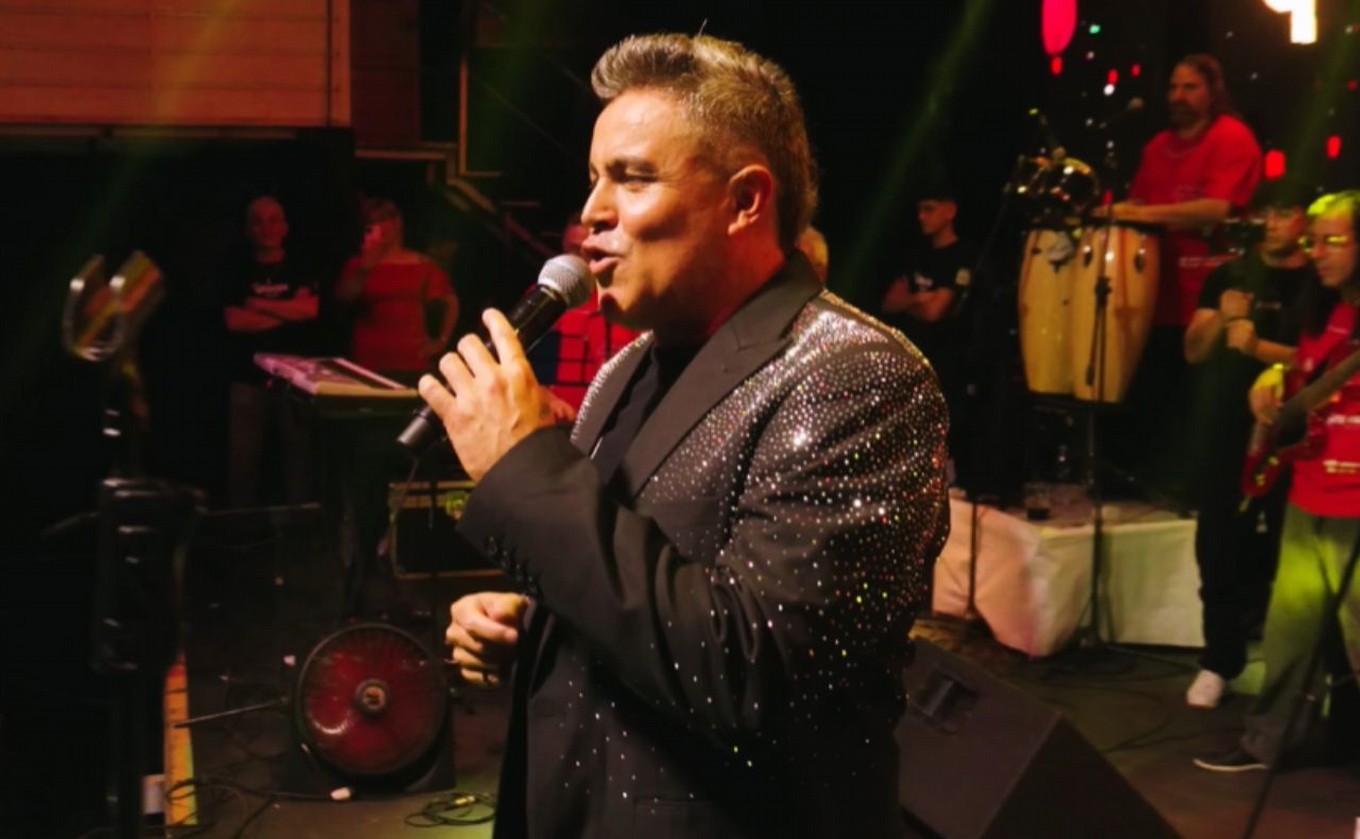 Germain emocionó con su nueva versión de "Entre dos amores"