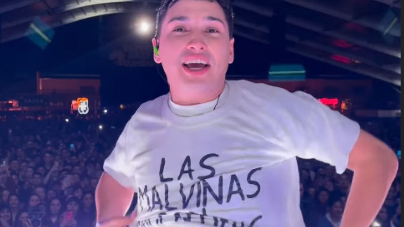 Fede Herrera sorprendió en pleno baile con una remera que decía: "Las Malvinas son argentinas"