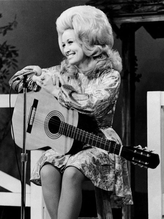 Dolly Parton: su legado va más allá de la música, entre vacunas y ayuda en incendios