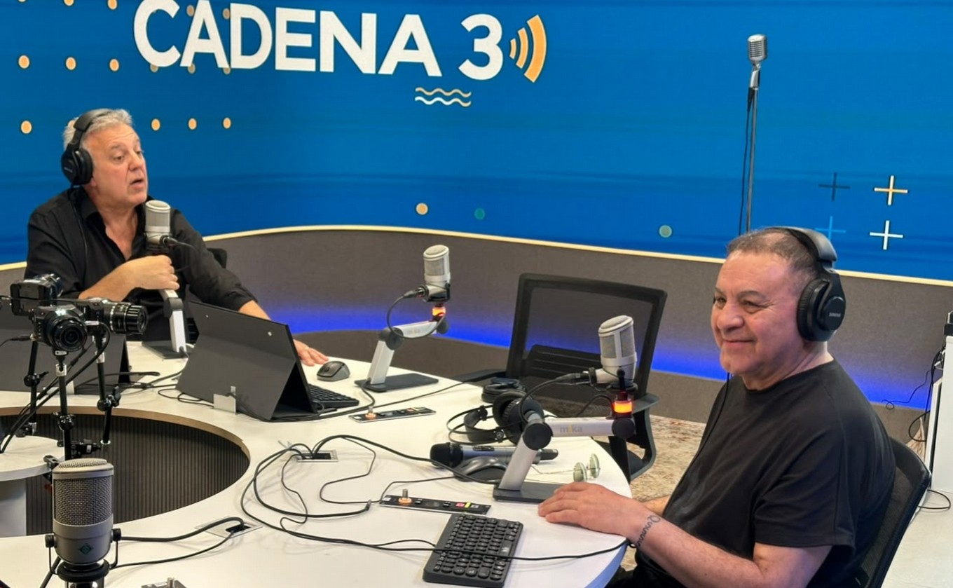 "Toro" Quevedo celebra 50 años con la música y llevó su voz al balcón de Cadena 3