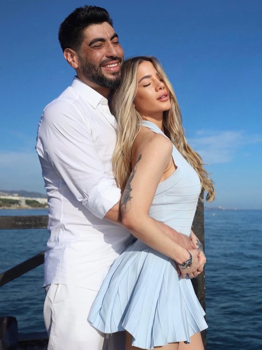 Facundo Moyano y Candela Arizaga celebran su amor en Madrid a pesar de las restricciones en Argentina