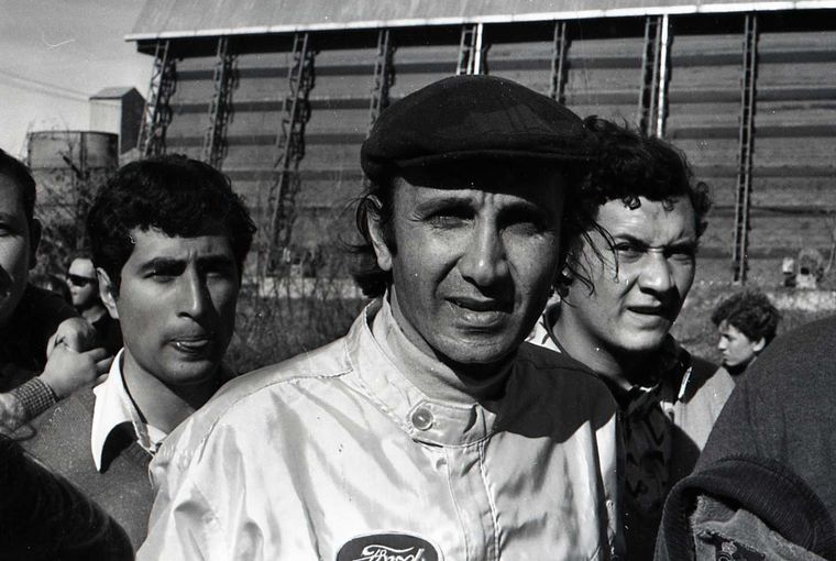 FOTO: Estéfano y su Falcon, afondo en el Gran Premio '73. Gent. Alejandro de Brito