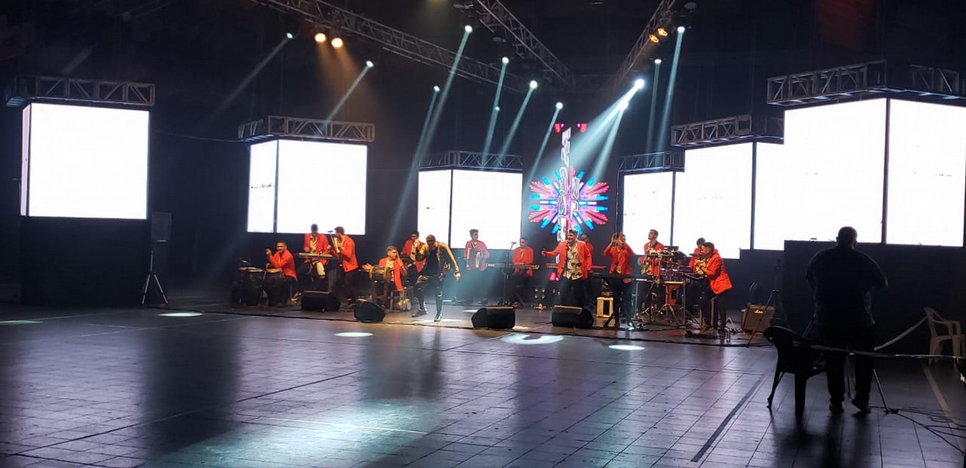 FOTO: Damián Córdoba festejó su cumpleaños cantando en La Popu