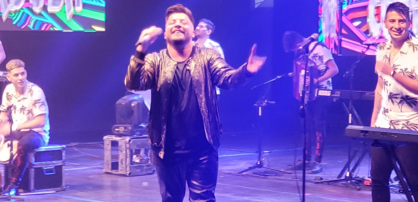 FOTO: Damián Córdoba festejó su cumpleaños cantando en La Popu