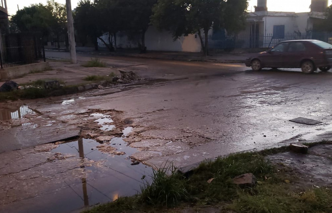 FOTO: El bache en Francisco de Alarcón esquina Martiniano Chilavert.