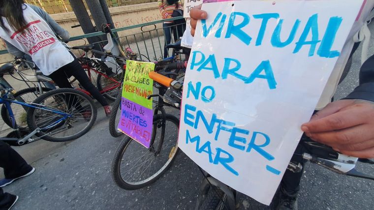 AUDIO: Partió la caravana a favor de la virtualidad en Córdoba