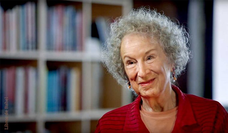 La nueva distopía de Margaret Atwood ya está en español - Vimarsana News