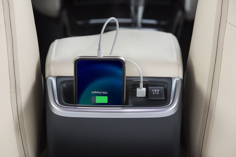 FOTO: Sistema de conectividad con pantalla táctil de 8”: Android Auto® y Apple CarPlay®