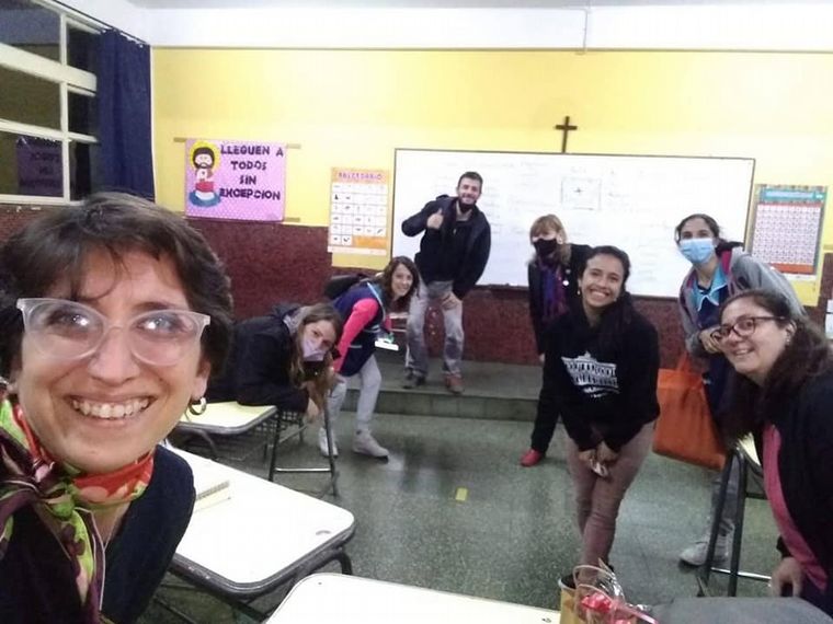 AUDIO: Docentes de Córdoba aprenden lengua de señas por sus alumnas