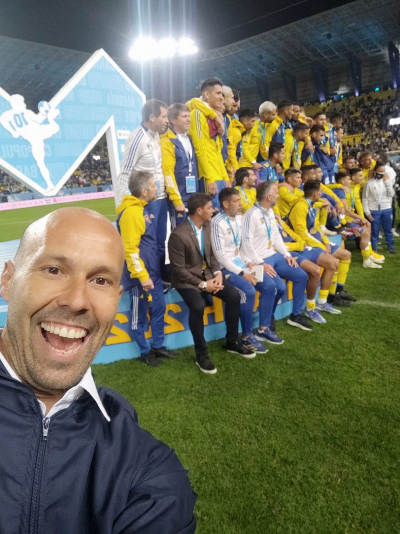 FOTO: Matías Barzola, junto a Ulises Bueno para la Copa Maradona.