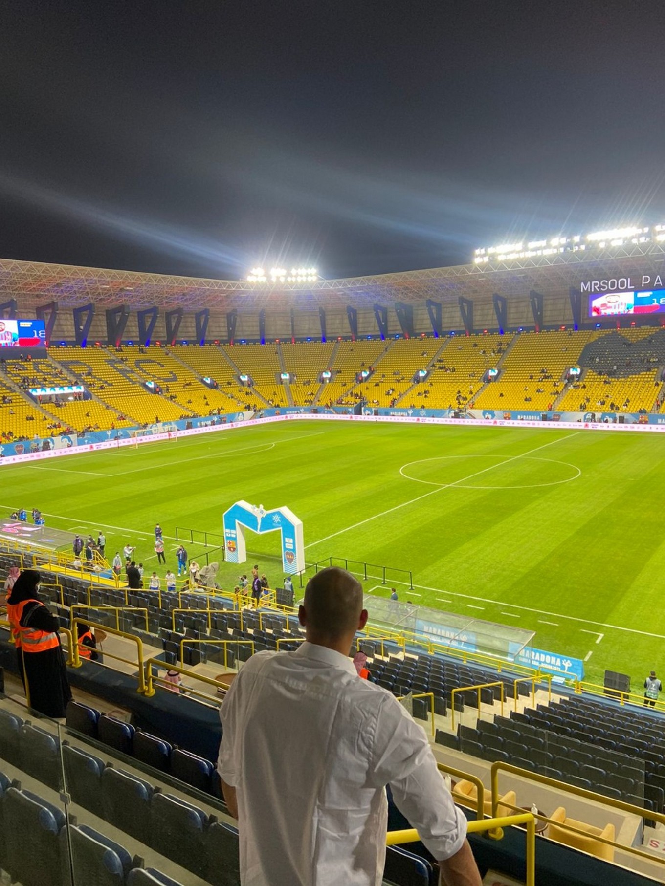 FOTO: Matías Barzola viajó a Arabia Saudita para relatar el duelo entre Barcelona y Boca.