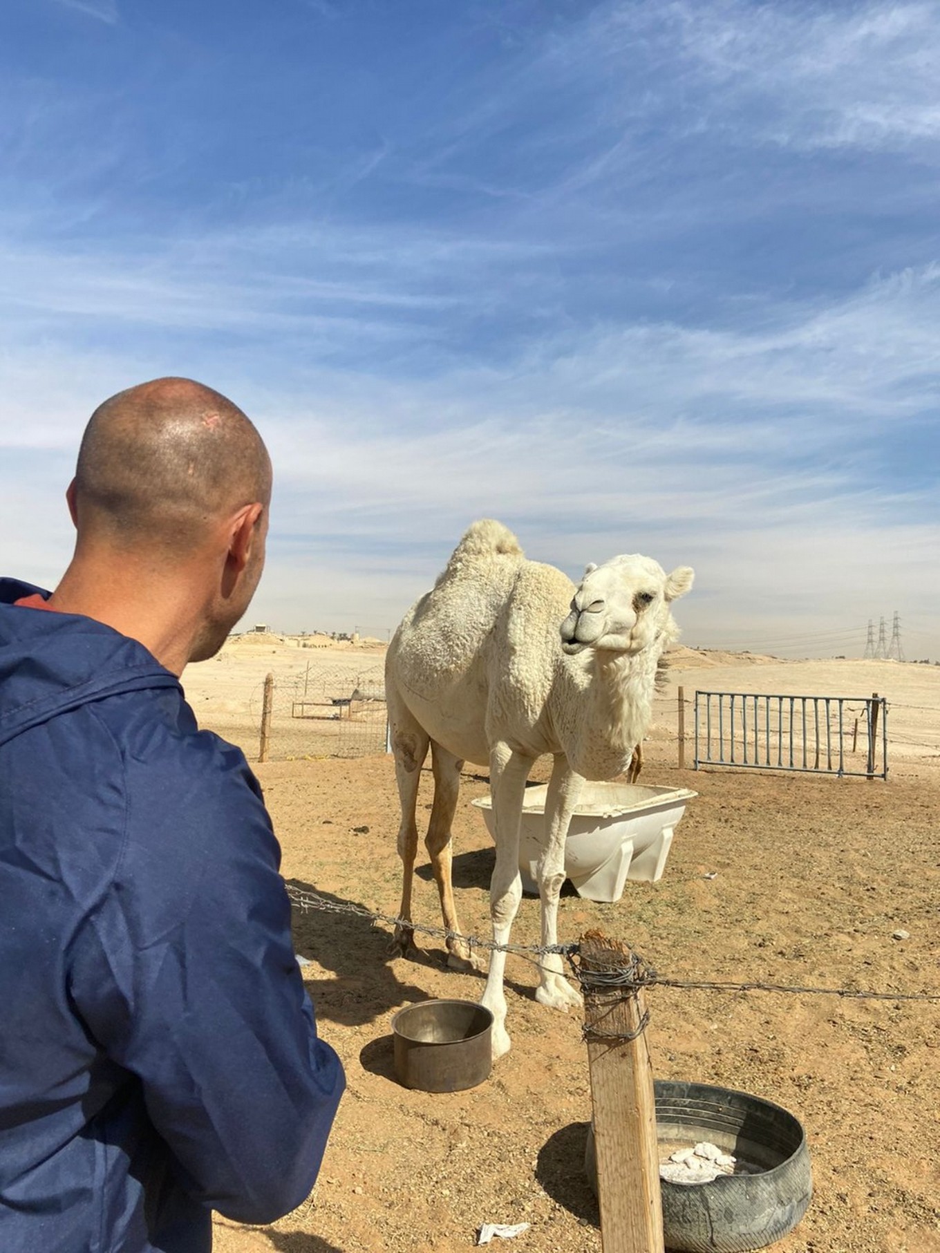 FOTO: Matías Barzola recorrió paisajes y rincones de Arabia Saudita antes del partido.