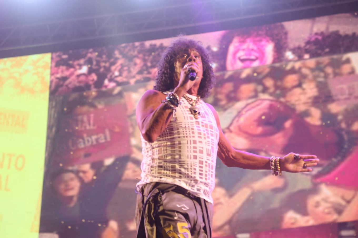 FOTO: La Mona Jiménez emocionó al público en la primera noche del Bum Bum.