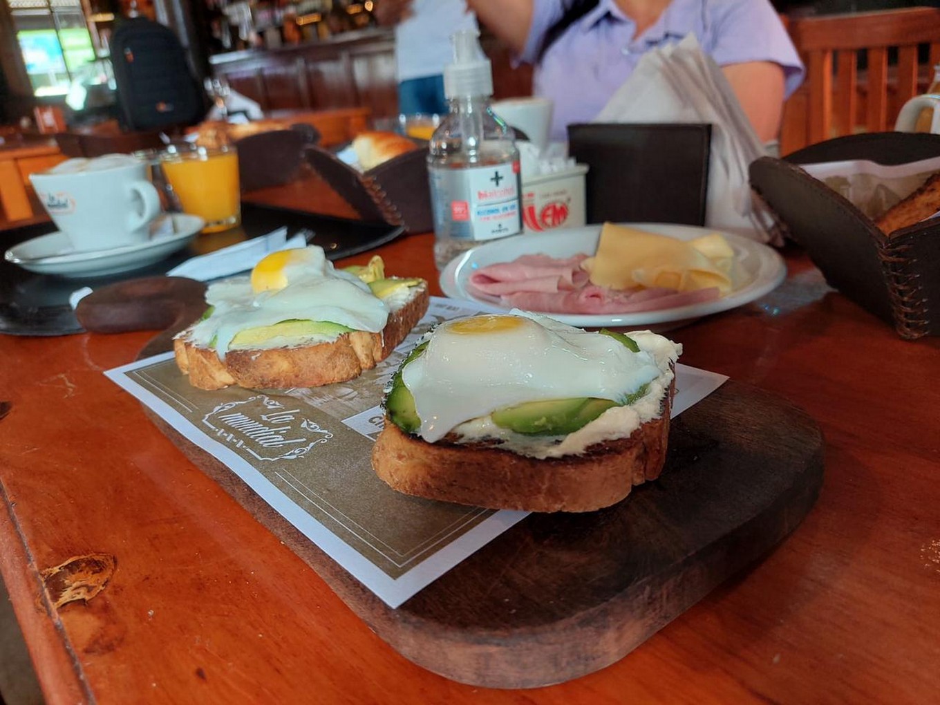 FOTO: La Mundial, un restaurante para desayunar y disfrutar de un buen vermut.