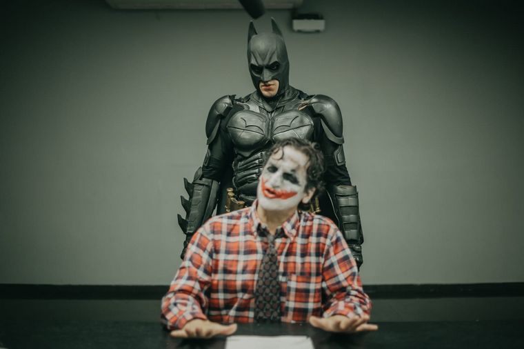 FOTO: El Batman cordobés combina la solidaridad con su fanatismo por el personaje.