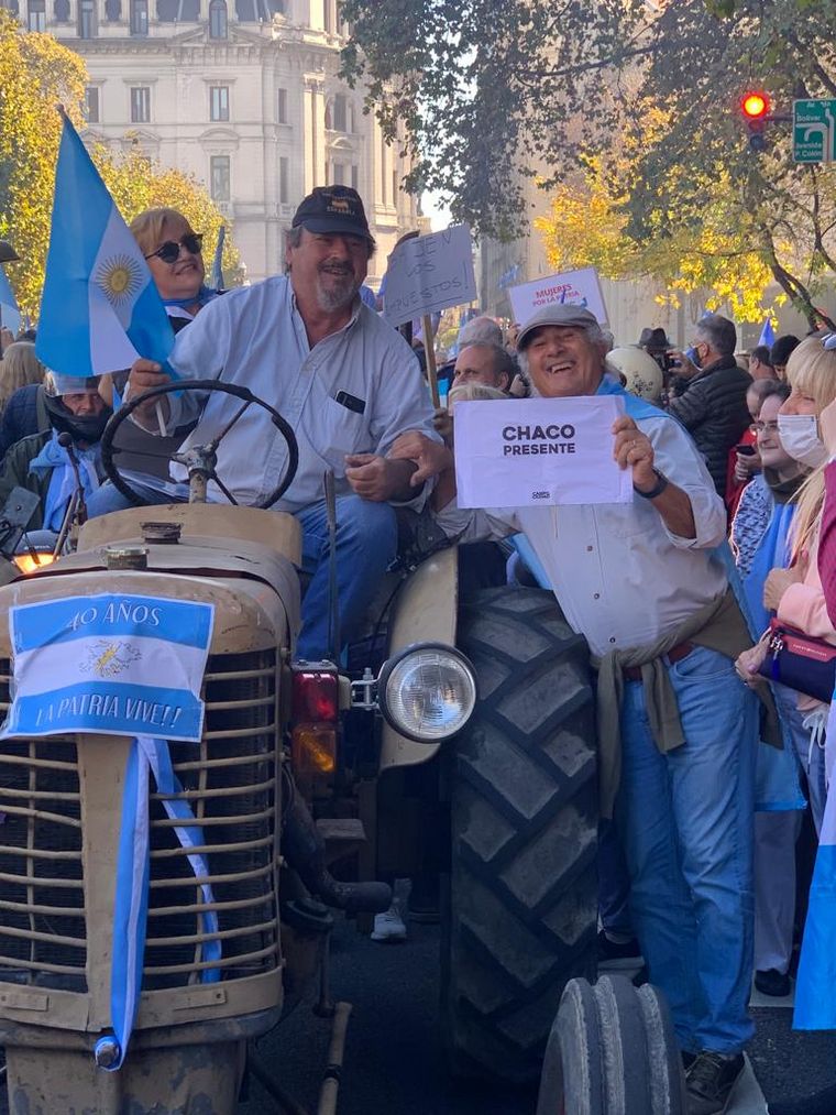 FOTO: Con apoyo de la oposición, ruralistas de todo el país concentraron en Plaza de Mayo