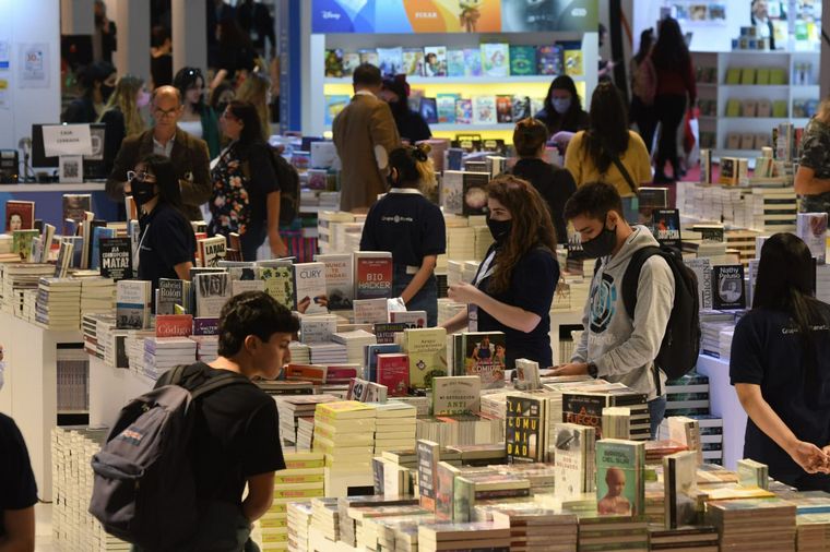 Buenos Aires: inició la 46ta. Feria Internacional del Libro - Apuntes -  Entrelíneas