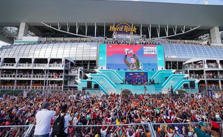 FOTO: El podio final del #MiamiGP en el 'Hard Rock Stadium'