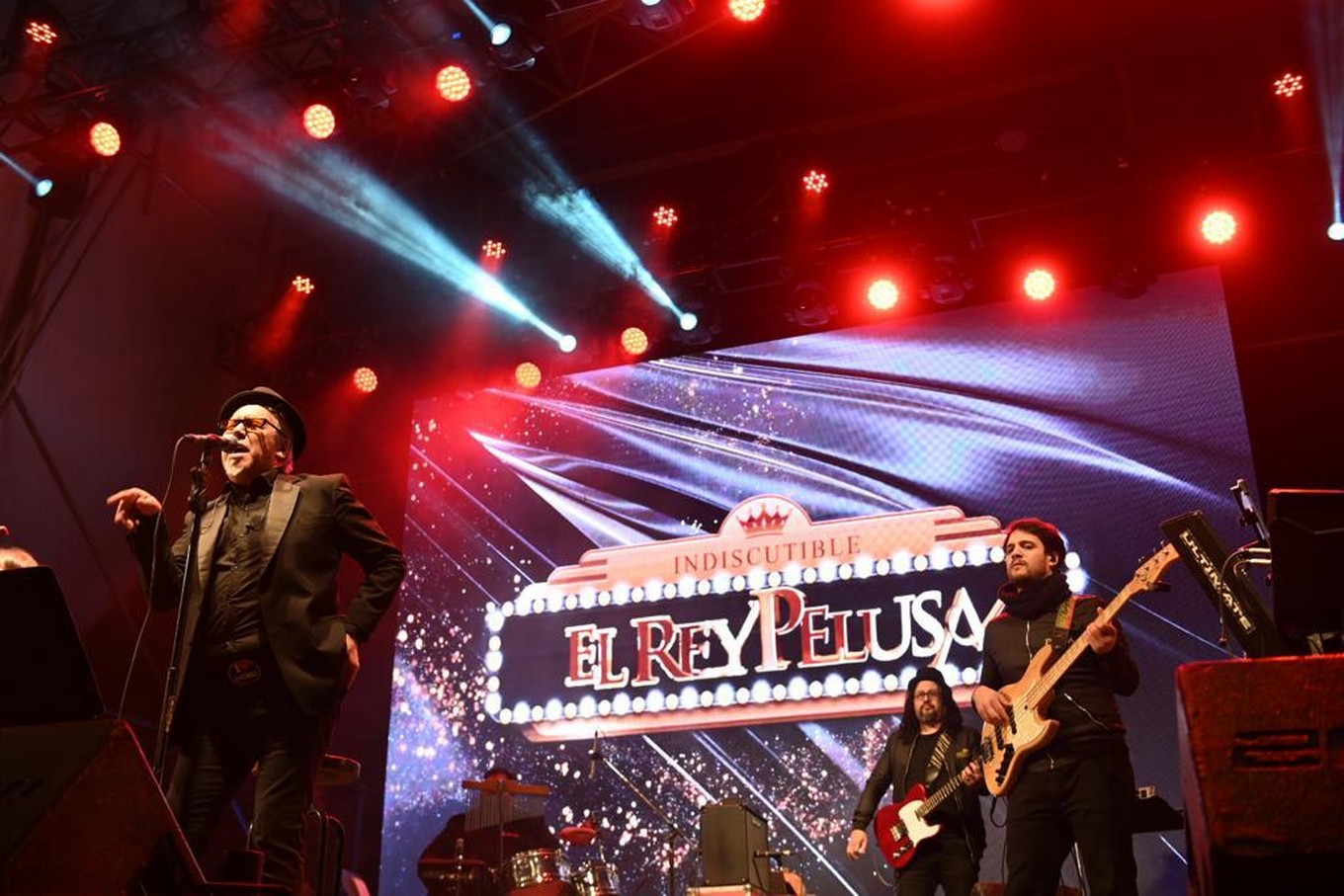 FOTO: Lorena Jiménez y el Rey Pelusa, unas de las figuras que fueron parte del evento.