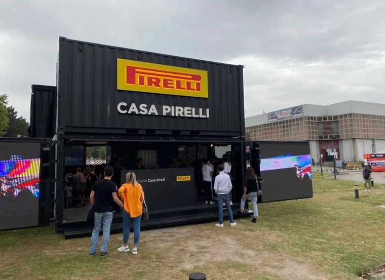 FOTO: El 'Pirelli Lounge' en el parque de servicios del WRC