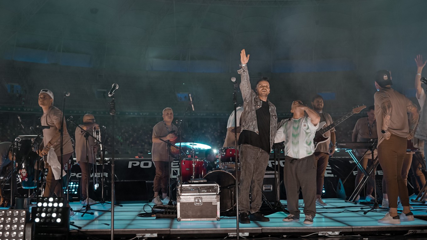 FOTO: Q' Lokura y Banda XXI llevaron el cuarteto a Santiago para los campeones 