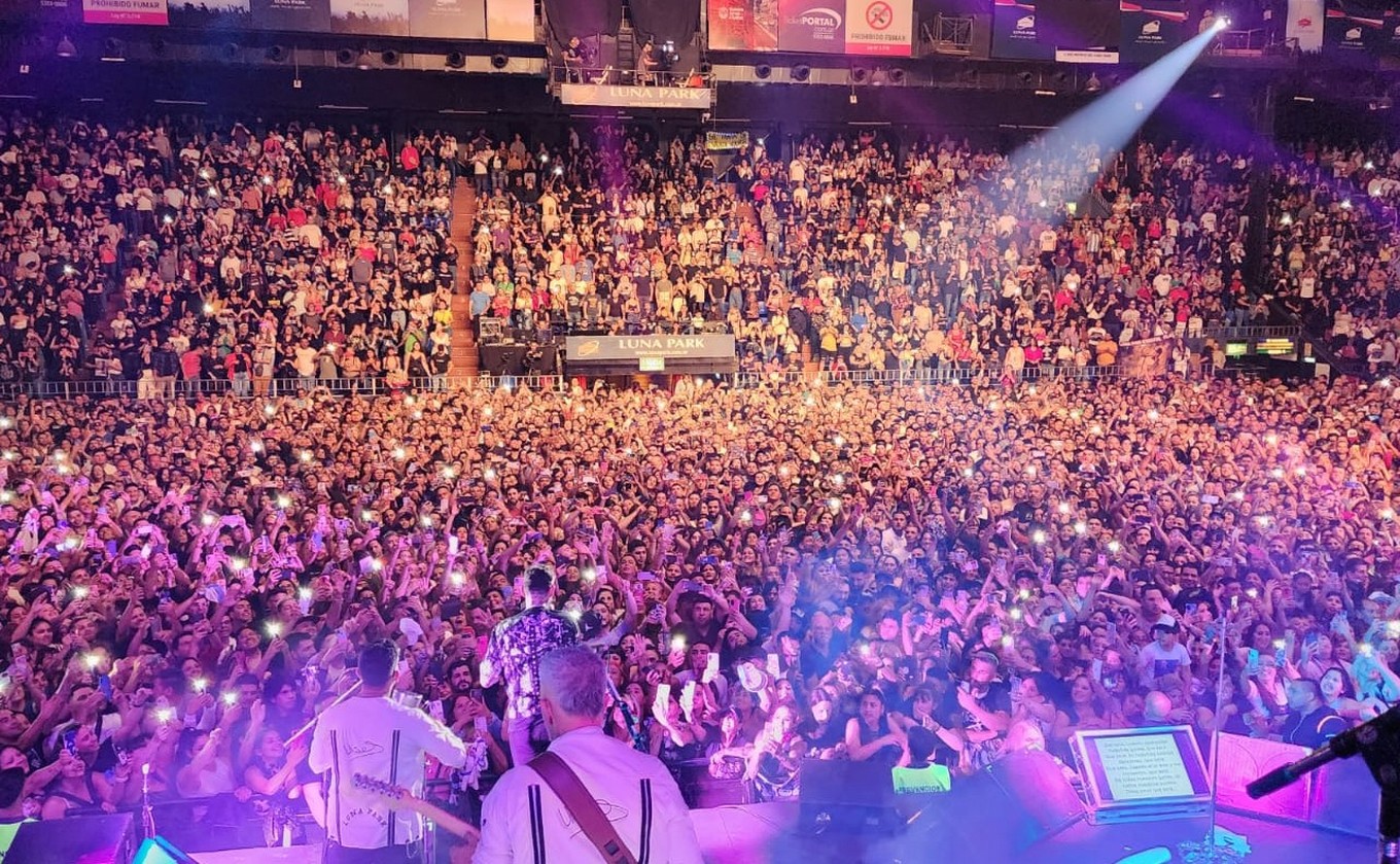 FOTO: El explosivo show de Ulises Bueno en el Luna Park de Buenos Aires.
