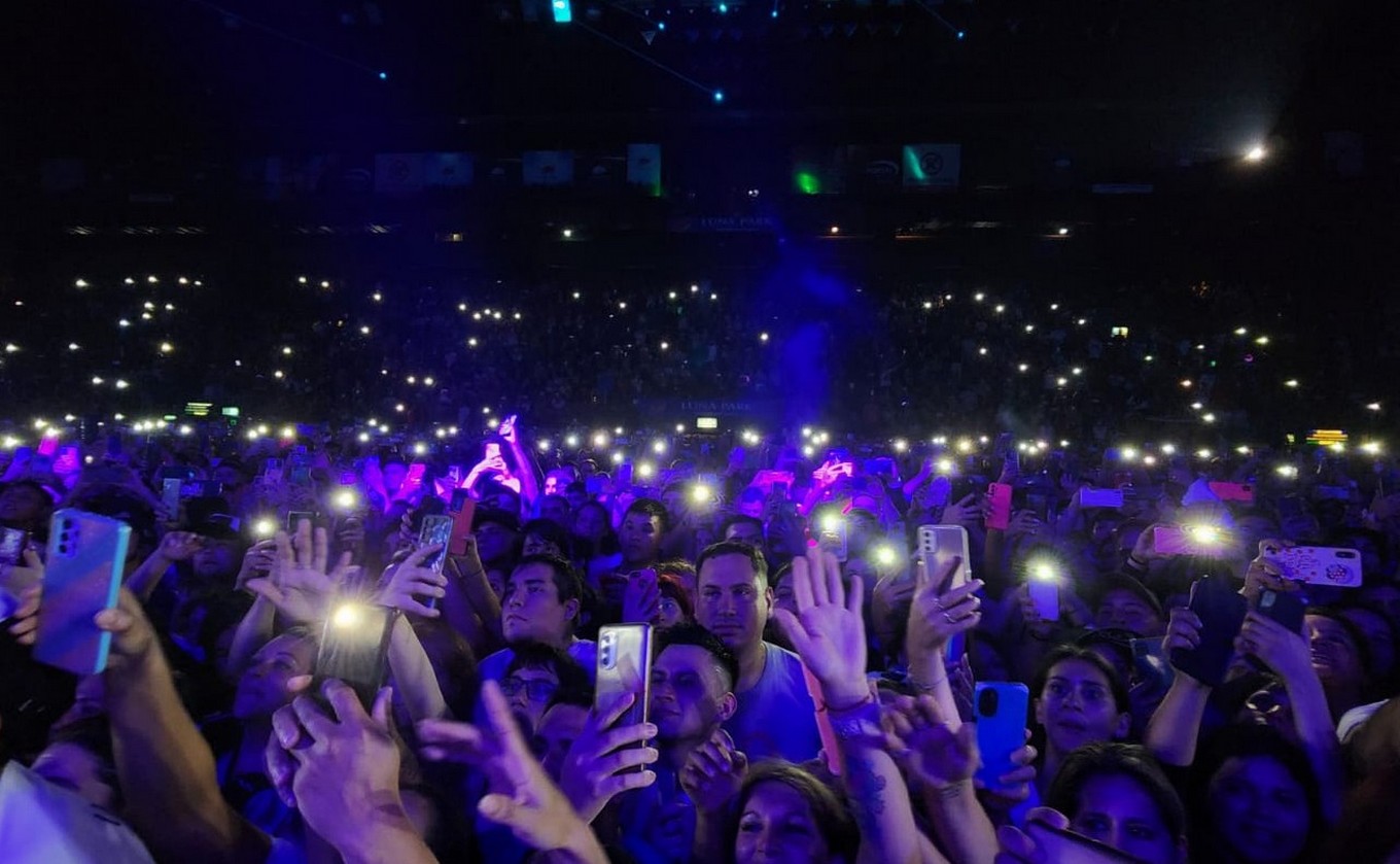 FOTO: El explosivo show de Ulises Bueno en el Luna Park de Buenos Aires.