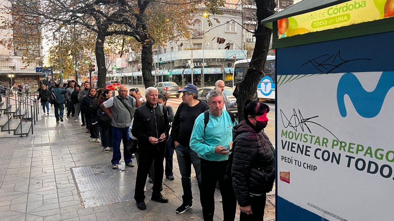 AUDIO: El sistema de carga de las tarjetas Red Bus comienza a funcionar con normalidad