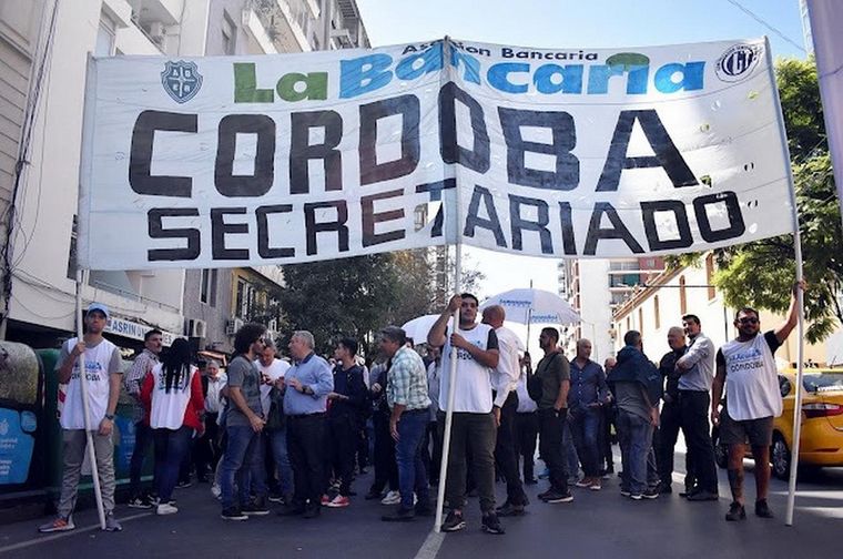 Tensión con los gremios